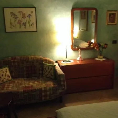 ベッド・アンド・ブレックファスト La Casa Delle Rondini