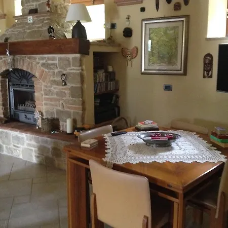 La Casa Delle Rondini ベッド・アンド・ブレックファスト Staffolo