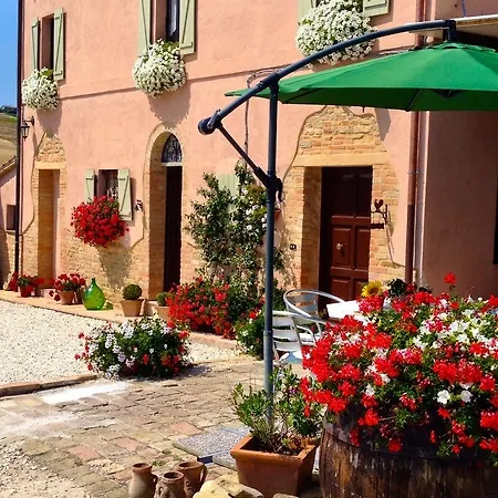 ベッド・アンド・ブレックファスト La Casa Delle Rondini Staffolo